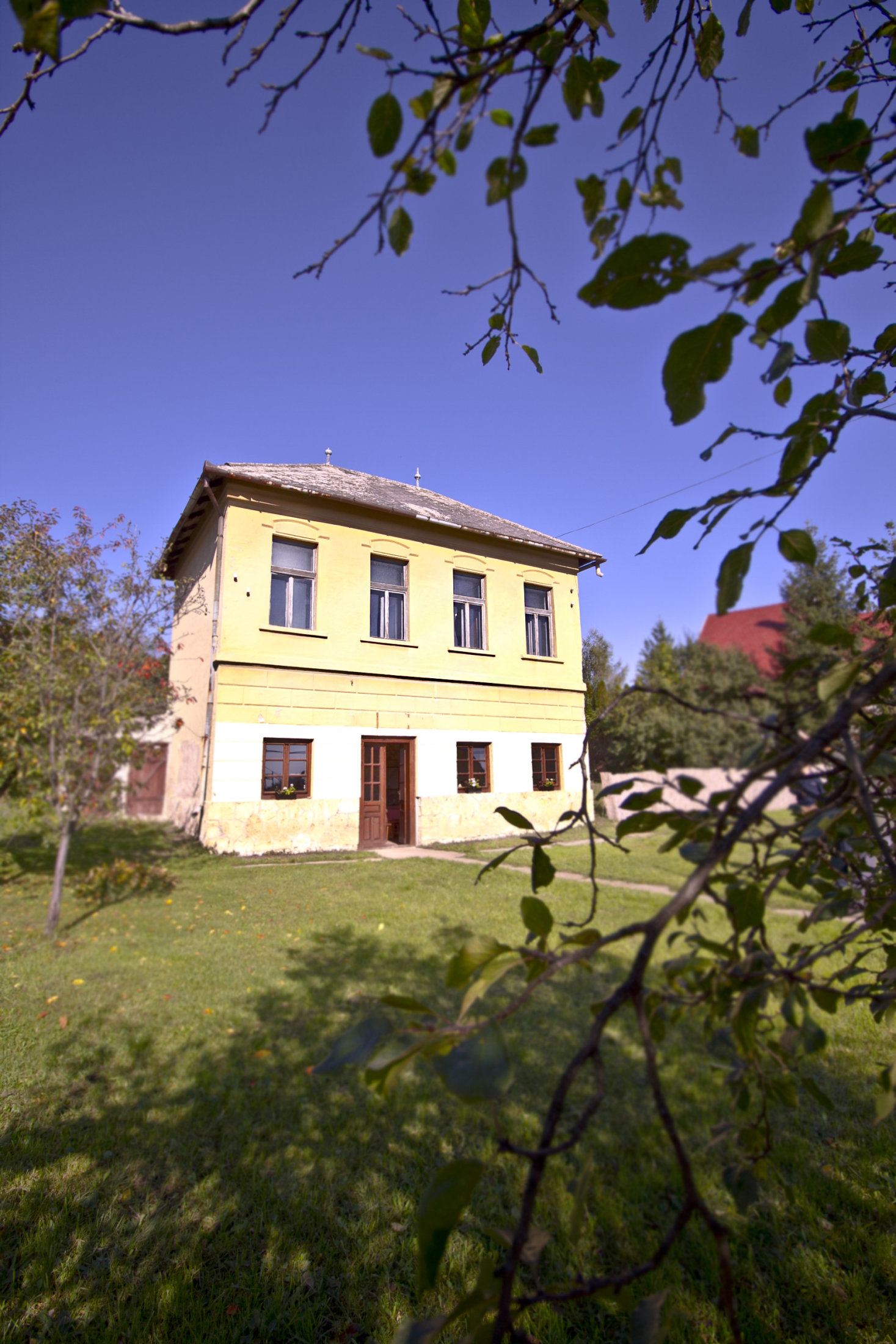 A valaha vörös lámpás házként működő épület ma már az Árpád-hegy Pince központi helye